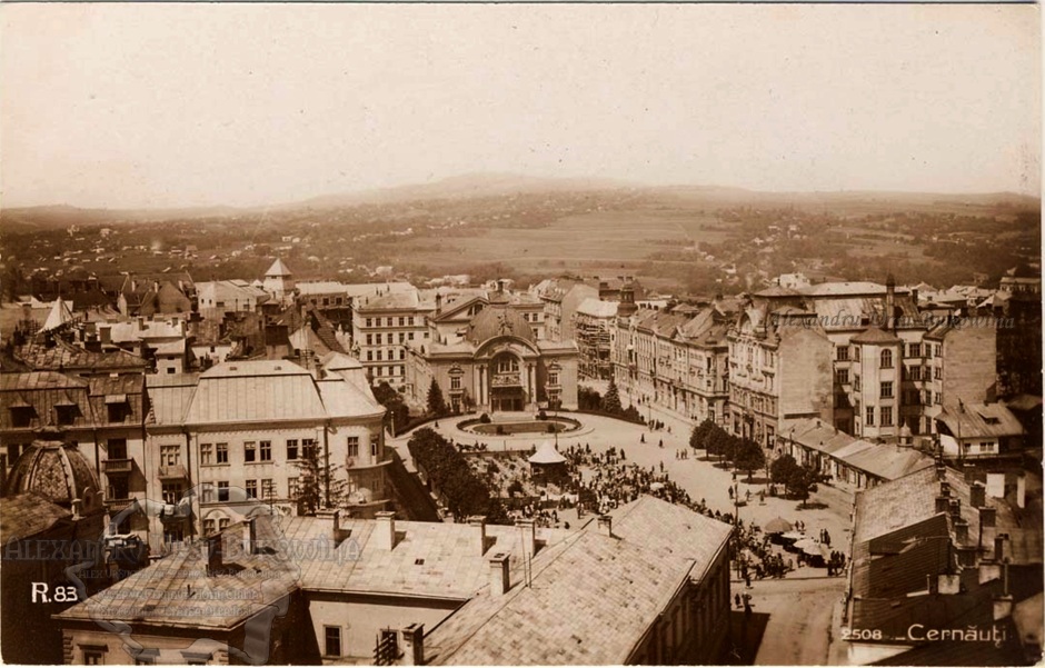 .Cernăuţi. Plasa Cosmin. Oraşul Cernăuţi. Vedere panoramică cu Piaţa Vasile Alexandri şi Teatrul Naţional